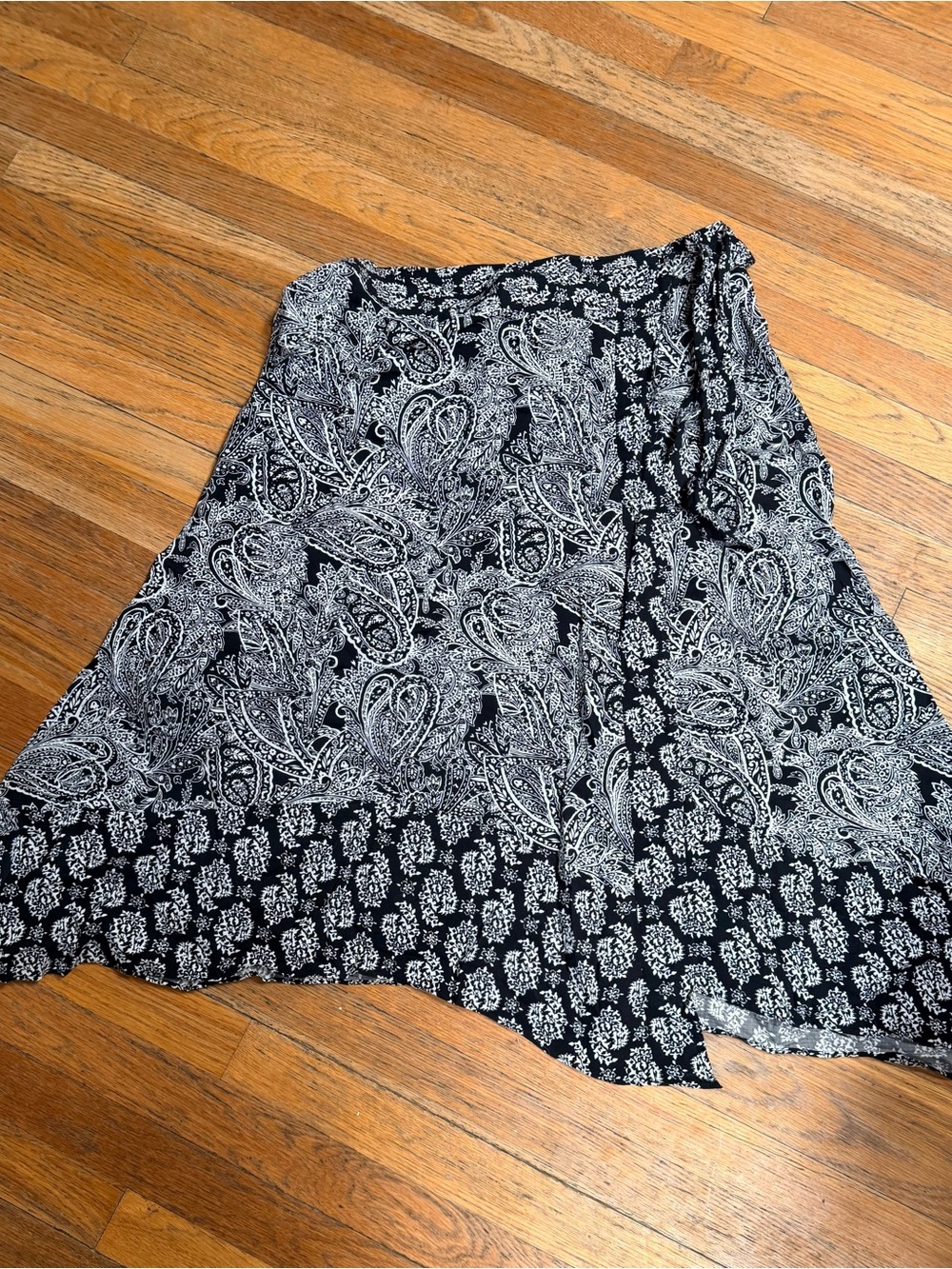 Jones New York Black & White Paisley Wrap Skirt